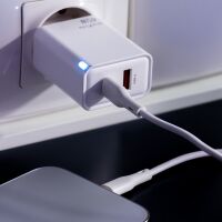 Maxlife MXTC-09-45AC GaN PD QC Ladegerät 1x USB-C 1x USB 45W weiß